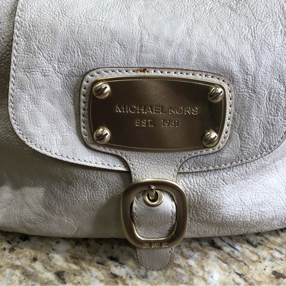 Michael Kors Ivory Gold Buckle Leather Fold Over Medium Crossbody Shoulder Bag - Picture 3 of 12